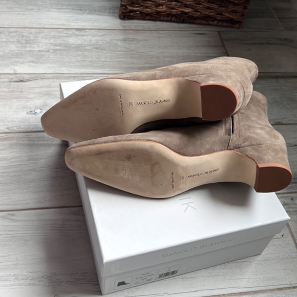 New Manolo Blahnik Tolarc Suede Zip Ankle Booties - Picture 8 of 12